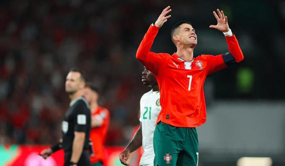 禁区弧顶的, 倒向一侧 禁区弧顶的, 倒向一侧